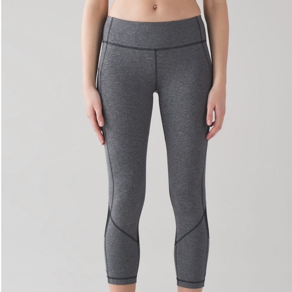Lululemon Pace Rival Crop *22" Pack in Heathered Black / Black. Women’s size 6
